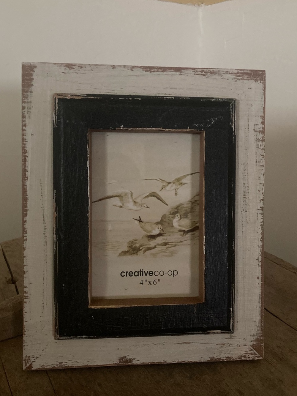 Creative Co-Op Distressed Wooden Picture Frame 4”x6” Peg Easel